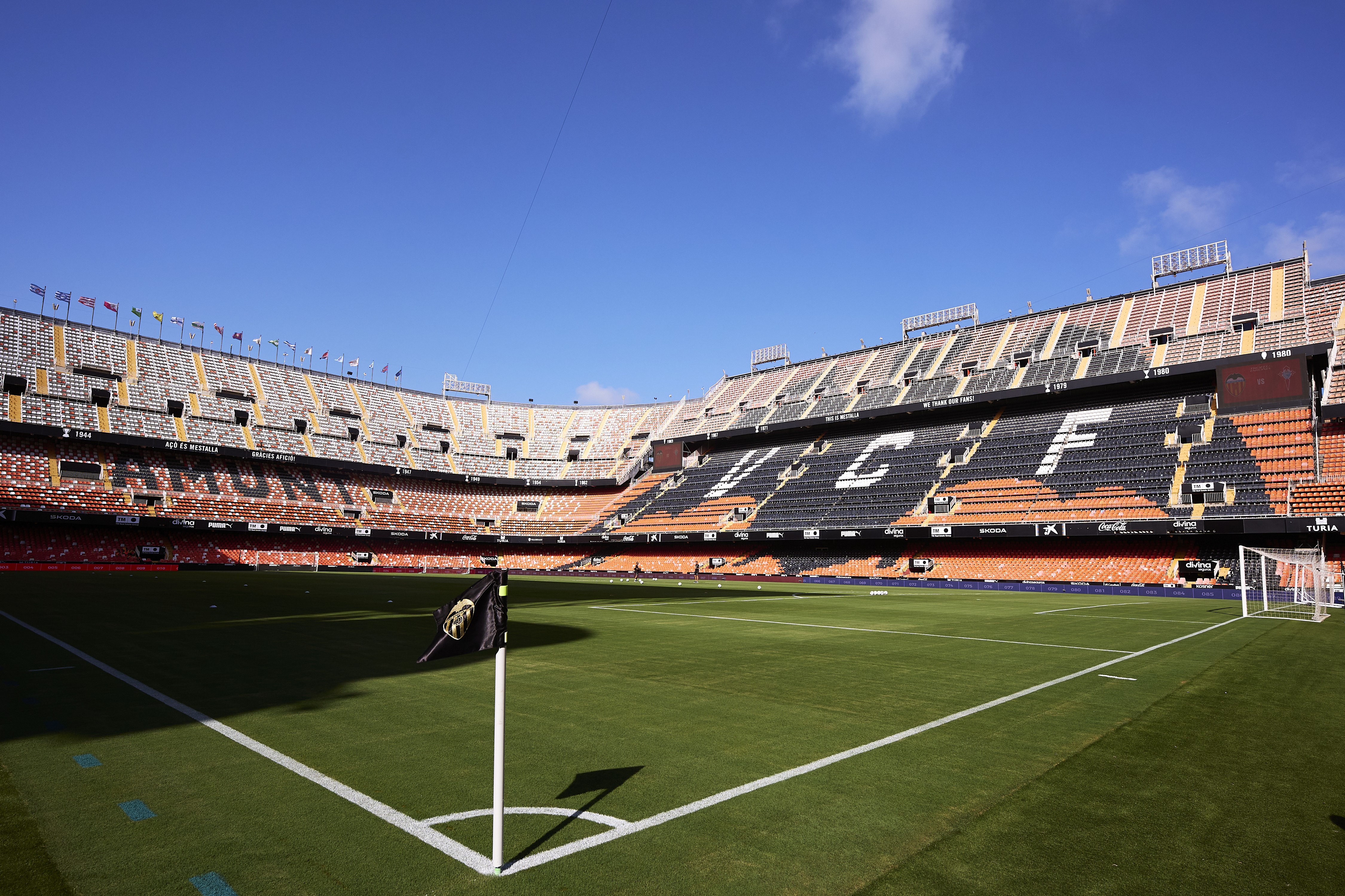 Valencia e Barcelona se enfrentam na La Liga