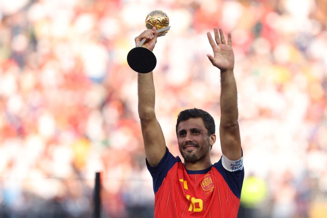 Manchester City nega proposta do Barcelona por Rodri