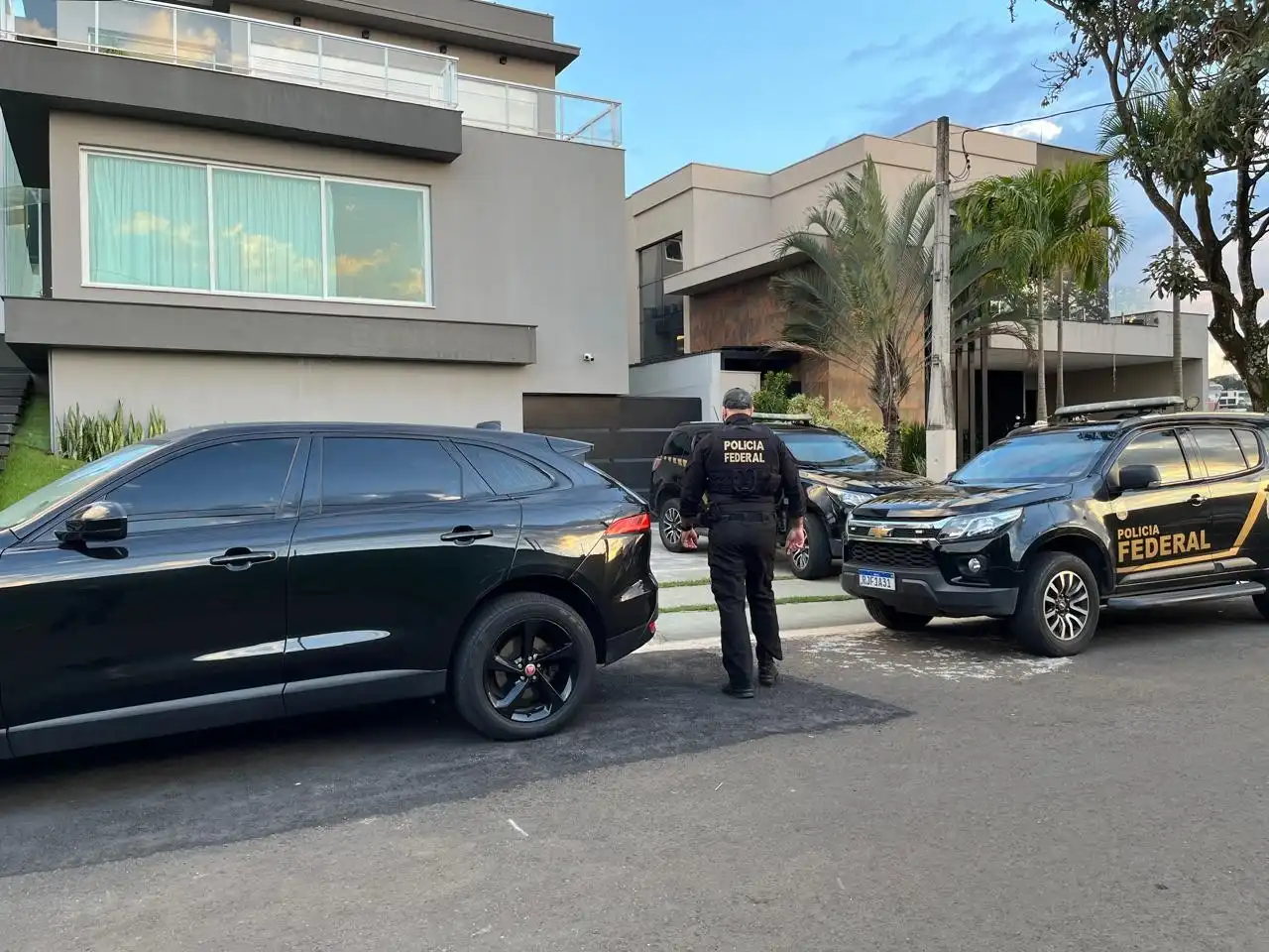 Imagem de Polícia Federal prende três envolvidos em esquema de roubo à Caixa Econômica