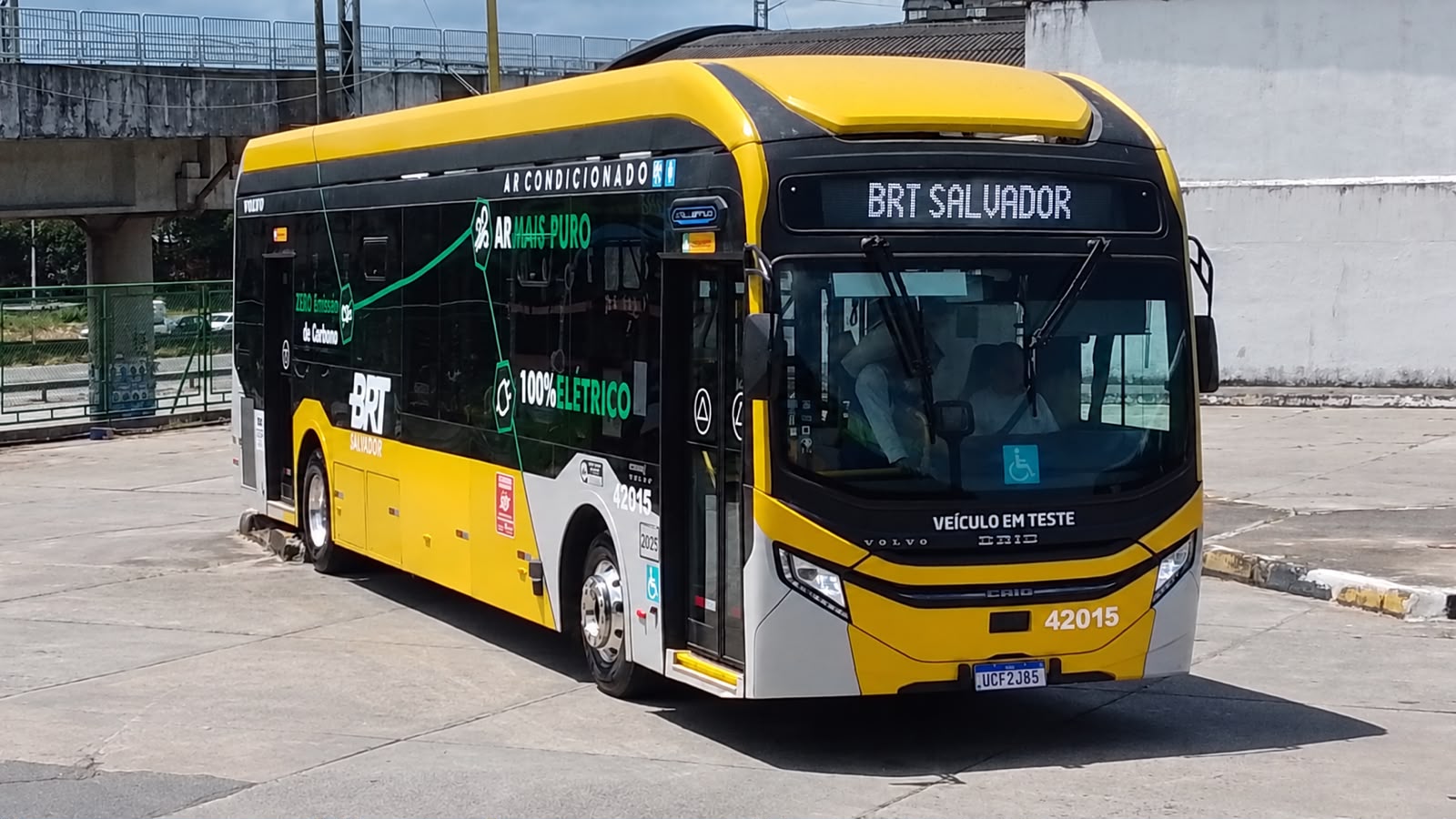 Ônibus elétrico do BRT inicia testes em Salvador