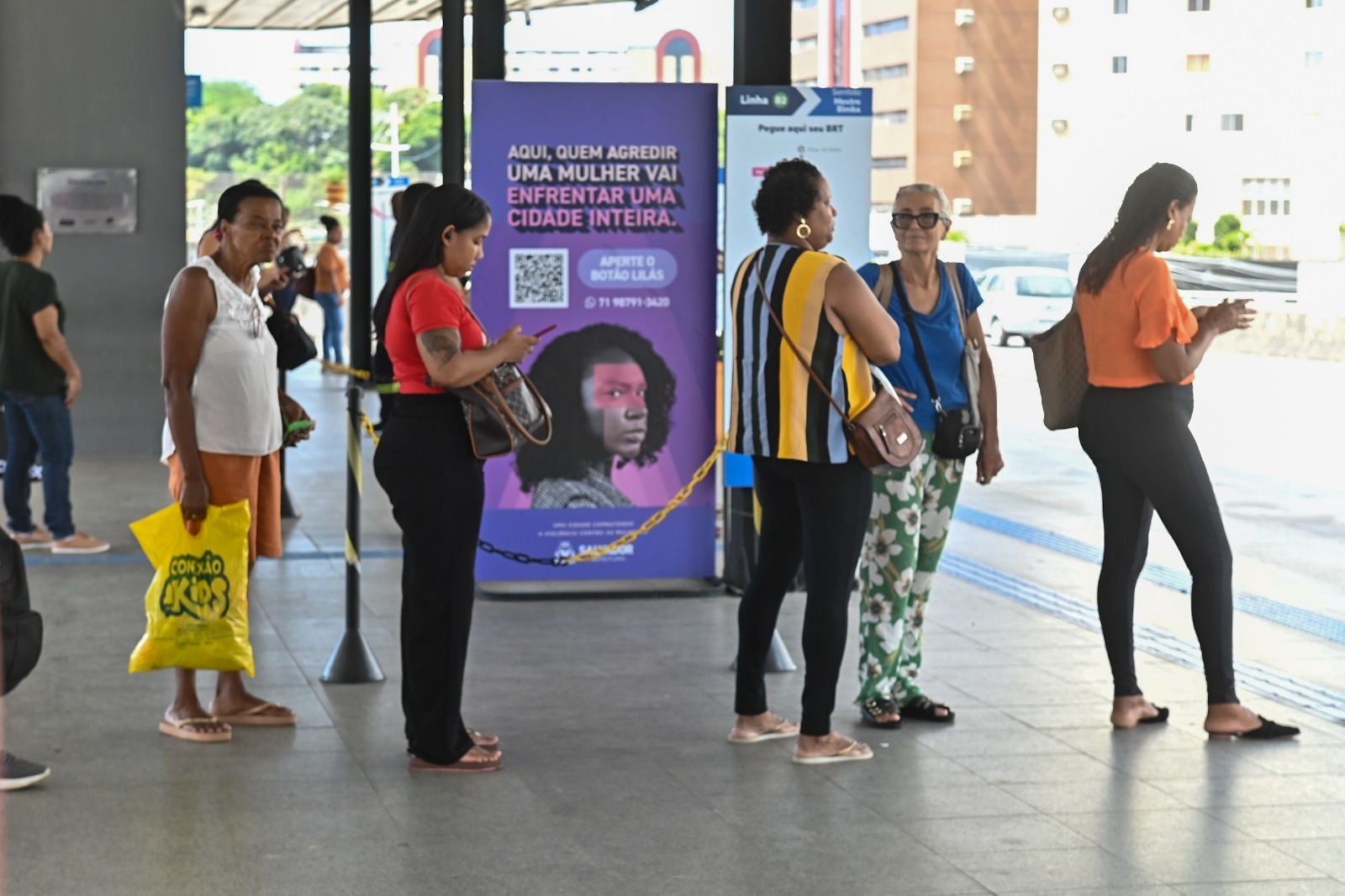 Salvador lança Botão Lilás para denúncias de violência contra mulheres no BRT