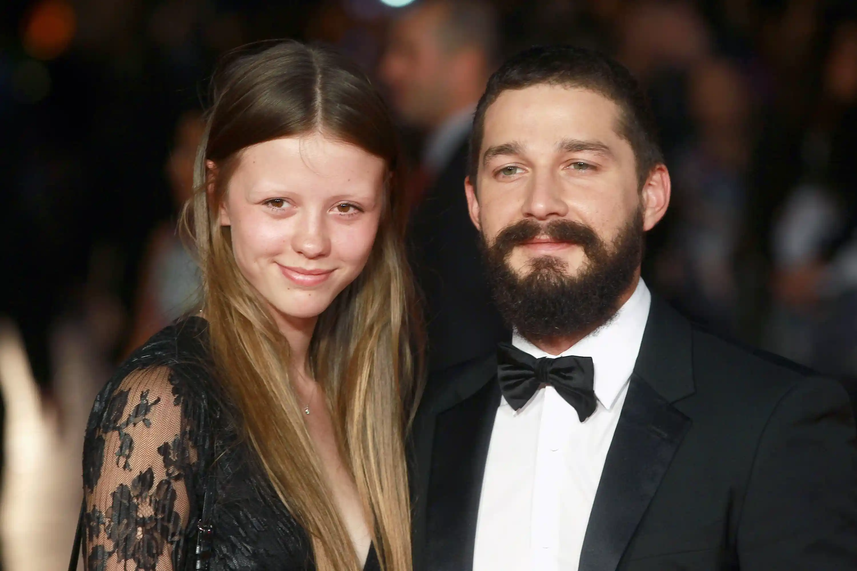 Mia Goth solicita divórcio de Shia LaBeouf
