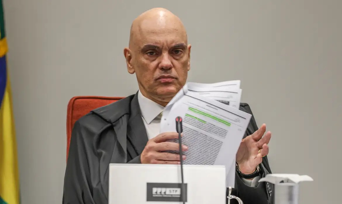 Moraes aponta irregularidades em defesa contra Mendonça