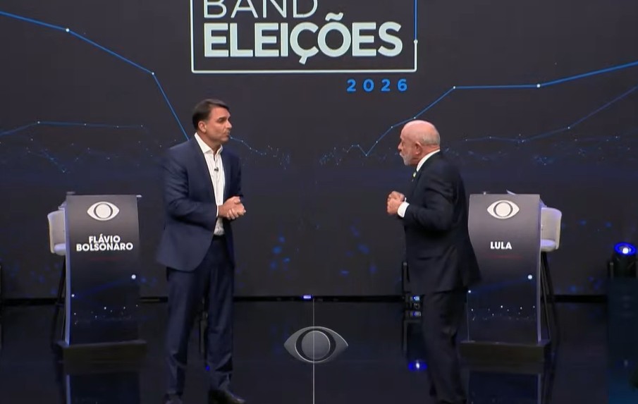 Debate se transforma em espetáculo superficial, diz professor da USP