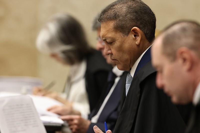 Oposição se decepciona com decisão de Nunes Marques no STF
