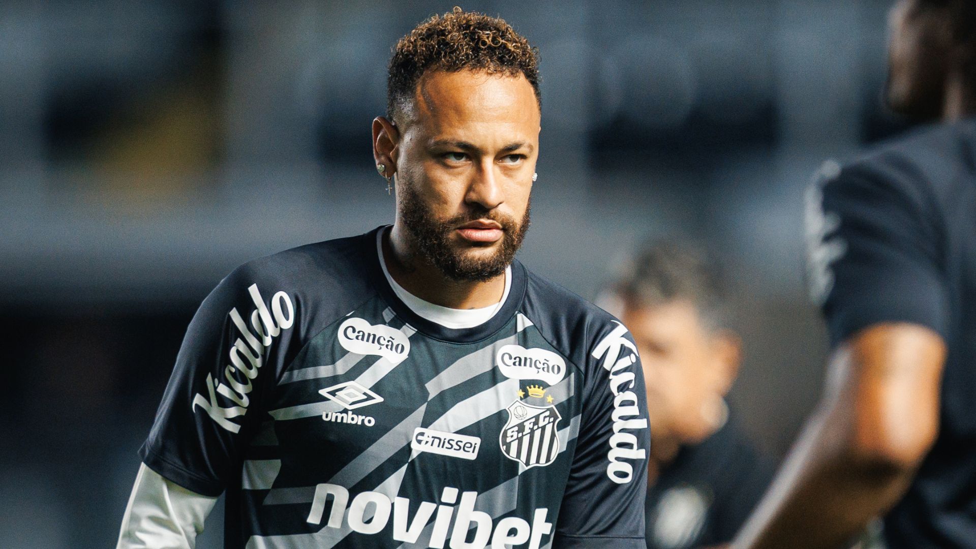 Neymar considera aposentadoria, mas pressão do pai o impede de deixar o futebol