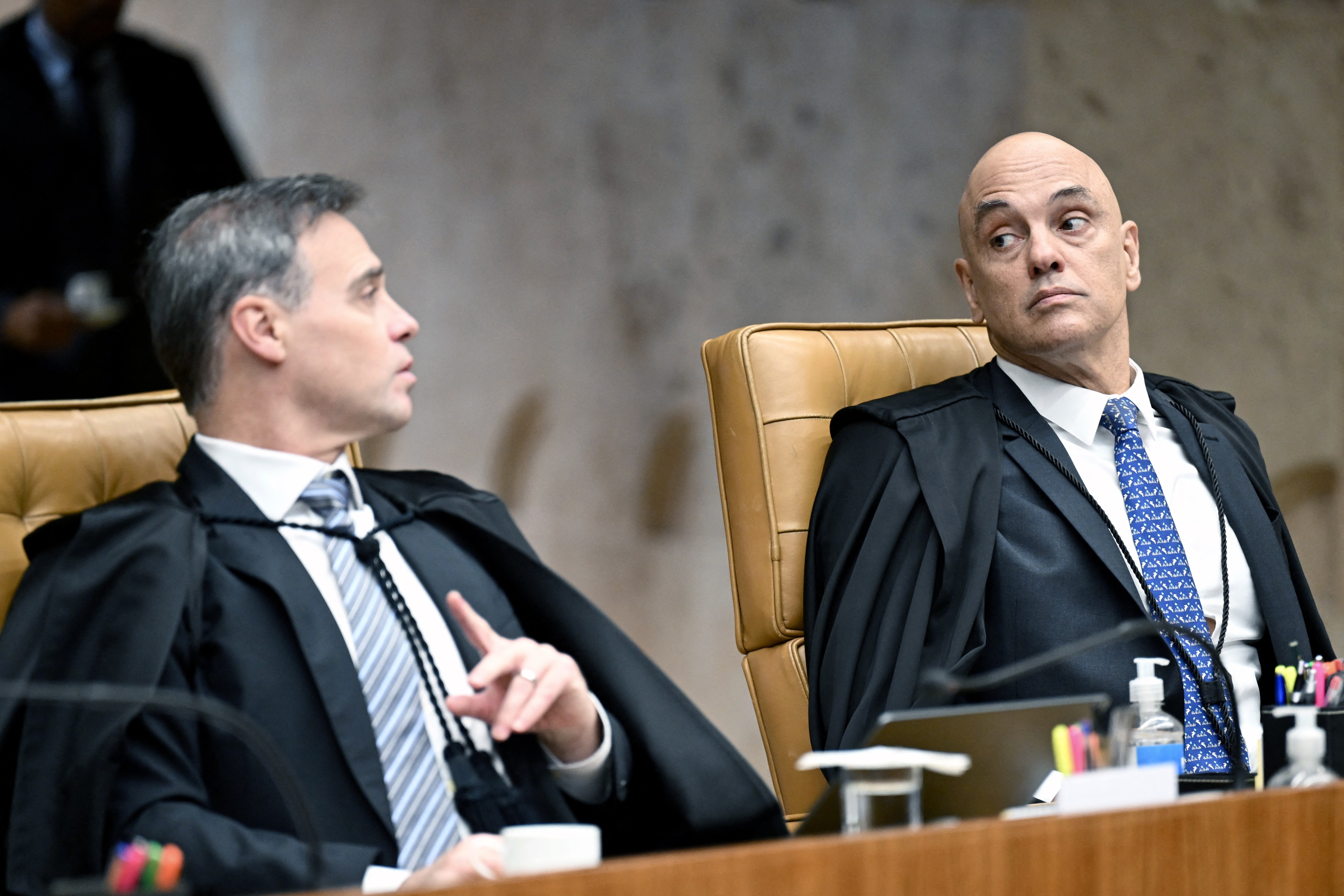 Conflito no STF entre Mendonça e Moraes marca sessão sobre investigação