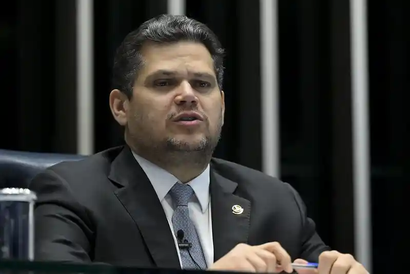 Novo utiliza mensagens entre Alcolumbre e Vorcaro em ação no STF por Conselho de Ética
