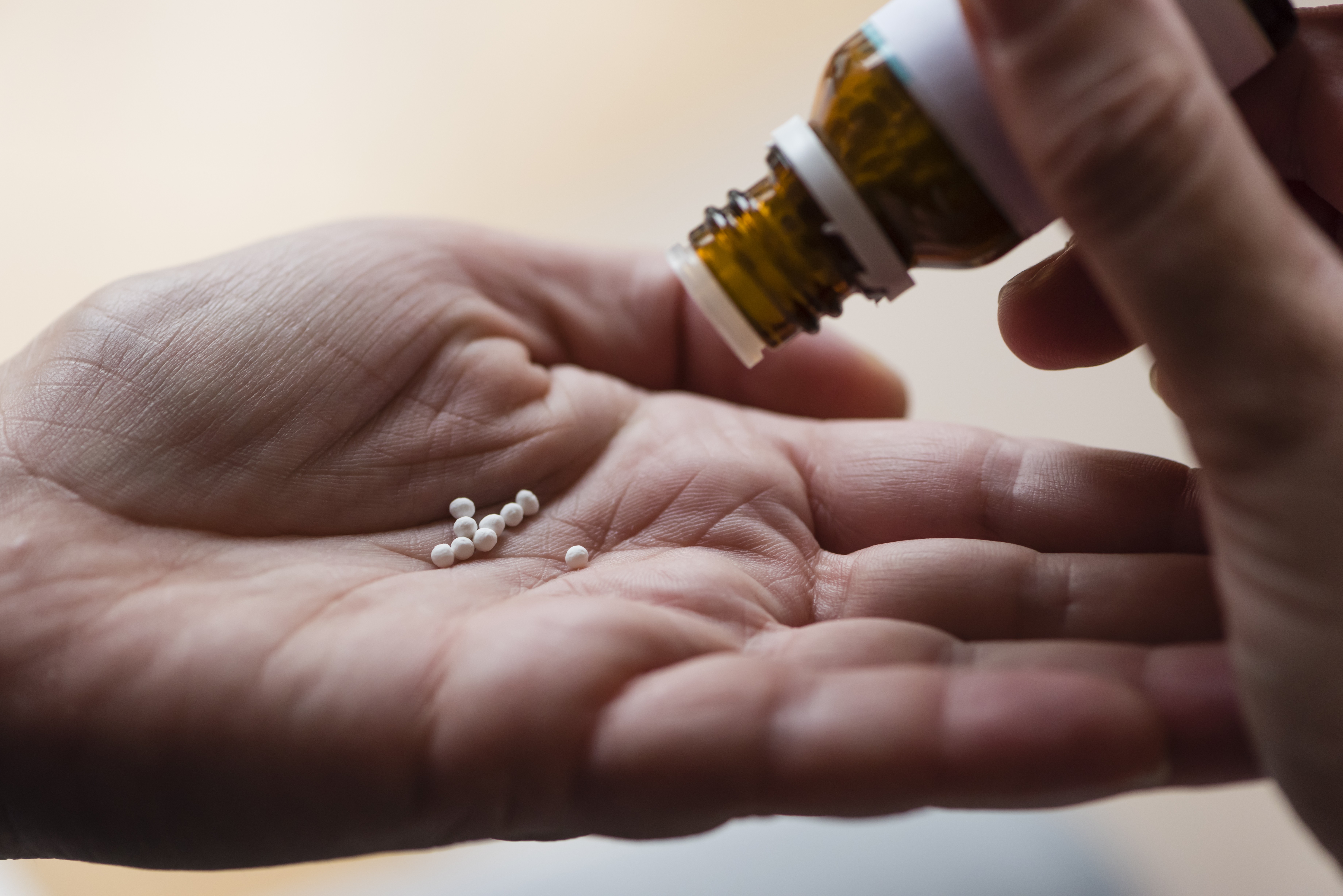 Anvisa alerta sobre os perigos de misturar medicamentos com energéticos