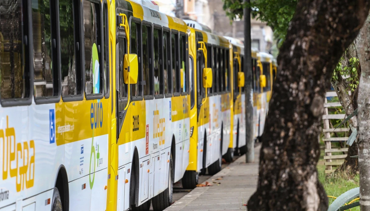 Retorno da linha de ônibus entre Ribeira e Alto do Cabrito em Salvador